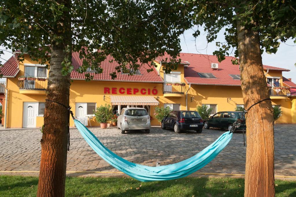 Autoscsarda Es Panzio